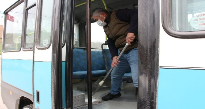 Erbaa’da özel halk minibüsleri dezenfekte ediliyor