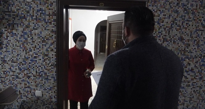 Apartman sakinlerine "ziyaret yapmayın" uyarısı