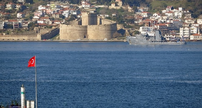Çanakkale Boğazı’ndan peş peşe savaş gemileri geçti