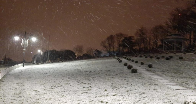 Anadolu Yakası'nda kar yağışı etkili oldu