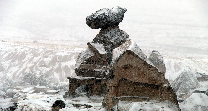 Kapadokya bahar ayında beyaza büründü