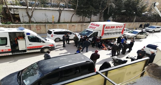 Mardin’de kamyonet ile motosiklet çarpıştı: 1 yaralı