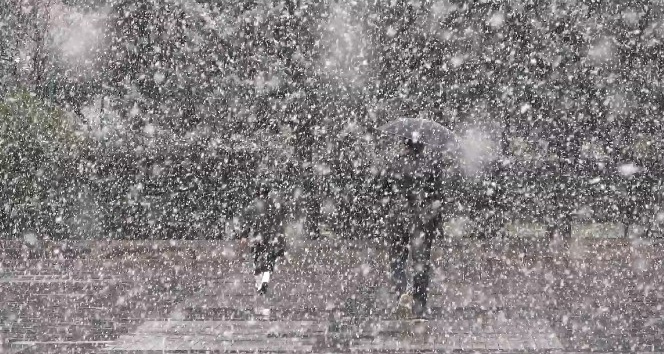 Kırıkkale’de lapa lapa kar yağışı