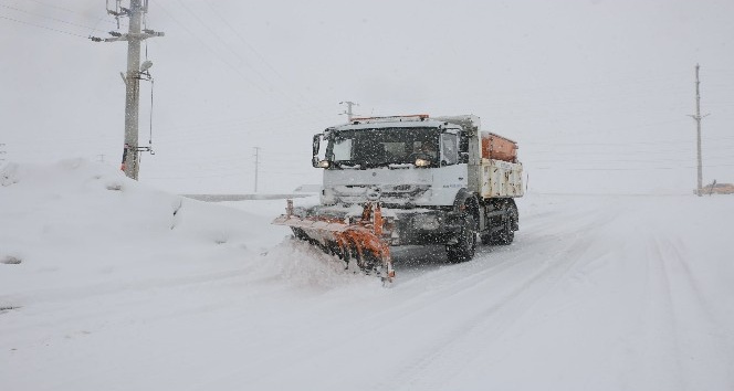 Bitlis Belediyesinden karla mücadele çalışması