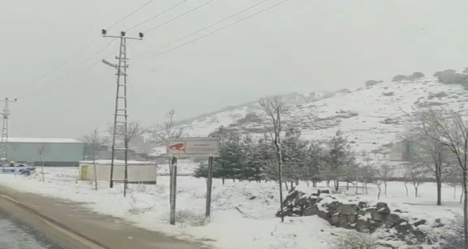 Mazıdağı güne karla uyandı