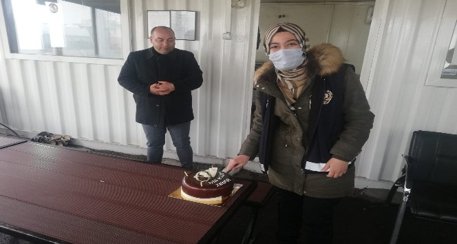 Şehidin polis kızına doğum günü sürprizi