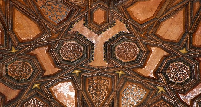 Amasya’da 535 yıllık caminin penceresinde Kayı sembolleri bulundu: “Dünyada tek örnek”