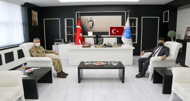 Rektör Karacoşkun tebrikleri kabul etti