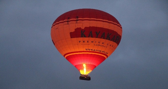 Kapadokya’da gökyüzü balonlarla buluştu