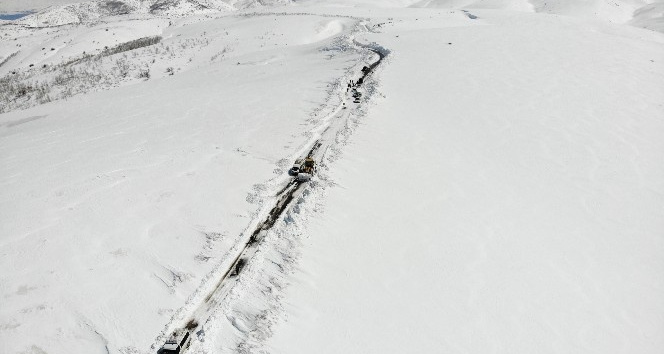Karda mahsur kalan 45 kişi kurtarıldı