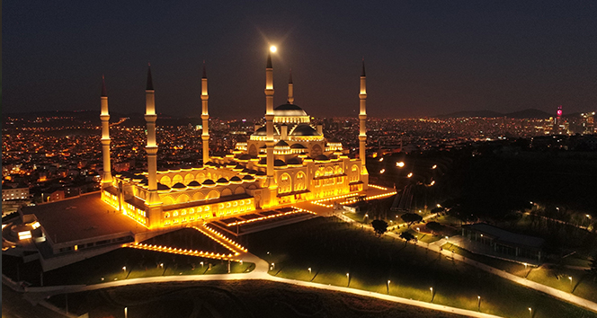 İstanbul’da ‘Süper Solucan Ay’ manzarası