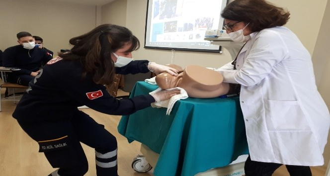 Kapadokya Üniversitesinde öğrencilere acil yardım eğitimi verildi