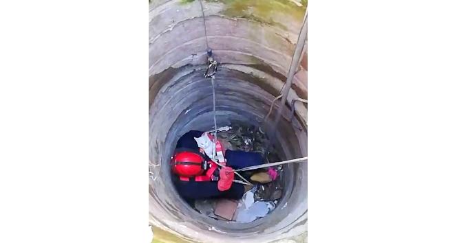 10 metrelik kuyuya düşen kediyi itfaiye kurtardı