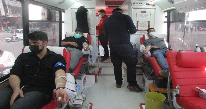 “İyiki varsın kan dostum” kampanyasına Türk ve Suriyeliler’den destek