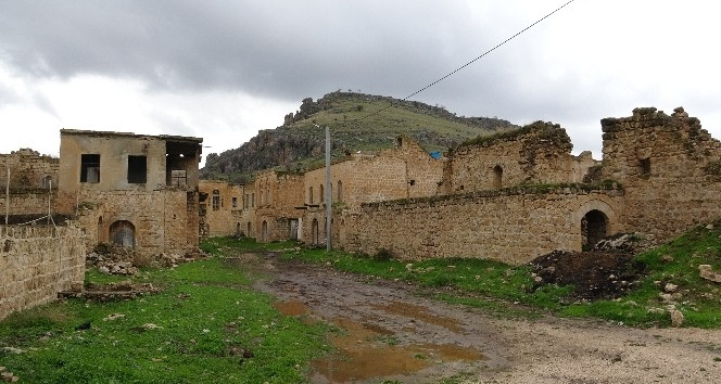 Mardin’de farklı dinlere mensup vatandaşlar huzur içinde bir arada yaşıyor