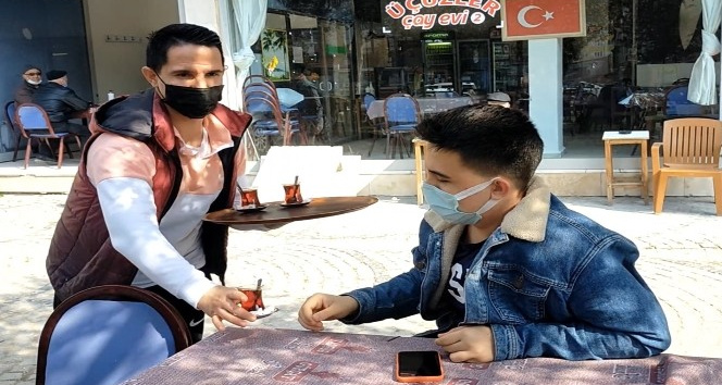 130 gün sonra kıraathaneler açıldı, çaylar demlendi