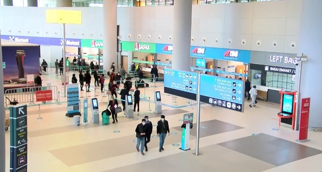 İstanbul’daki havalimanlarında 4 bin 875 yolcunun PCR testi pozitif çıktı