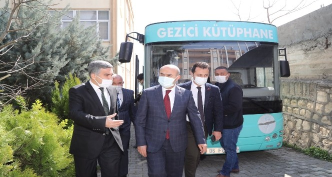 Mardin Valisi Demirtaş İl Halk Kütüphanesinde incelemelerde bulundu