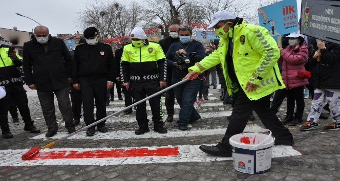 Karaman’da yaya geçidine kırmızı çizgi çekildi