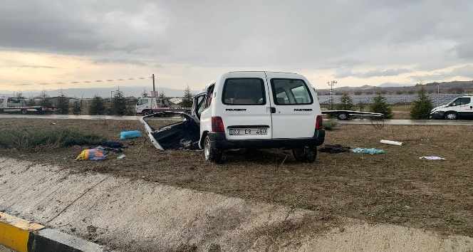 Isparta’da trafik kazası: 3 ölü 8 yaralı (1)