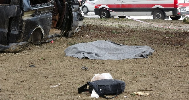 Isparta’da minibüs ile hafif ticari araç çarpıştı: 3 ölü, 8 yaralı
