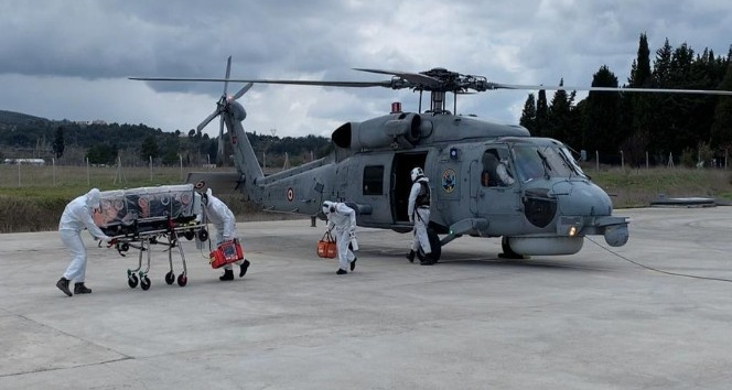 Solunum yetmezliği çeken Covid-19 hastanesi askeri helikopterle taşındı
