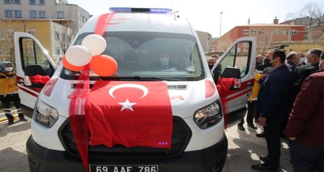 Bayburt’ta tam donanımlı 5 yeni ambulans hizmete girdi