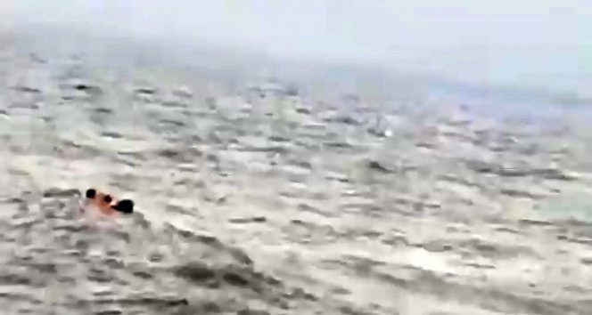 Karadeniz’de batan balıkçı teknesindeki 3 kişi son anda kurtarıldı