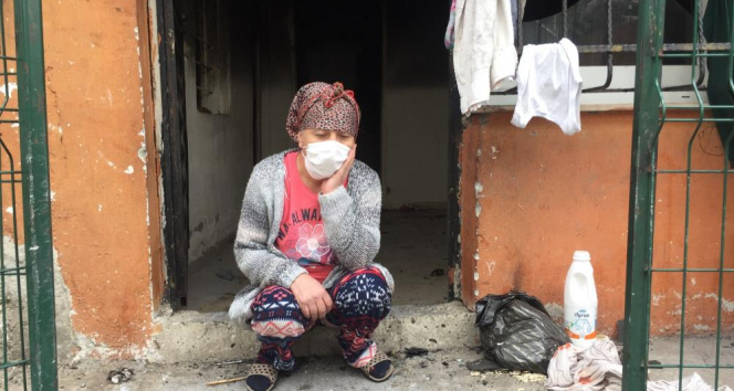 800 lira maaşla geçinen ailenin evi yangında kül oldu