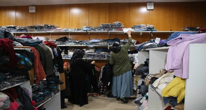 Varto’da ihtiyaç sahibi 4 bin kişiye giyim yardımı