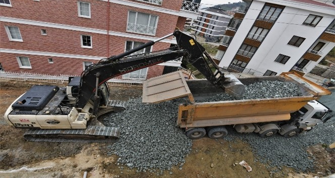 Altınordu’da alt ve üst yapı çalışmaları sürüyor