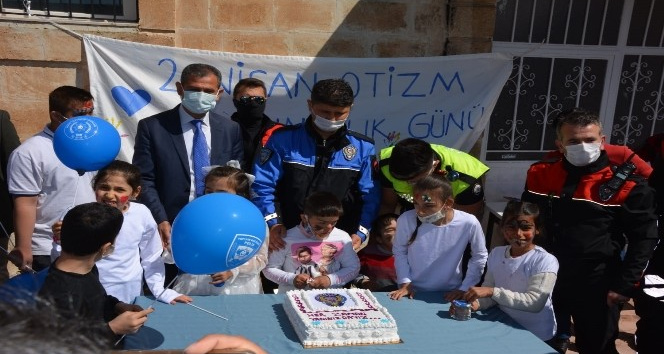 Midyat’ta ’Otizme mavi ışık yak’ etkinliği düzenlendi