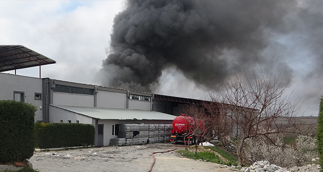 İplik fabrikasında çıkan yangın, 5 saatlik çalışmada kontrol altına alındı