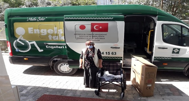 Tekerlekli sandalyeler hak sahiplerine teslim ediliyor