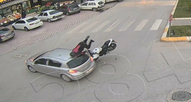 Tokat’ta feci motosiklet kazası kameralara yansıdı