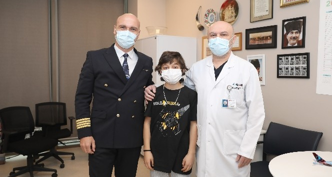 Kaptan pilottan SoloTürk hayranı Ahmet Safa’ya ağlatan sürpriz