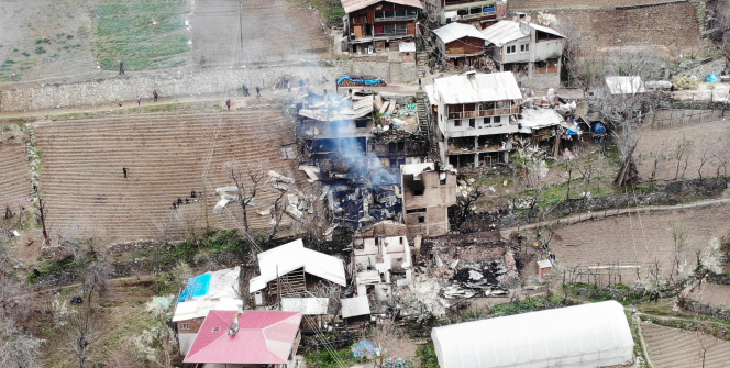 Artvin Ortaköy'deki yangının yaraları sarılıyor