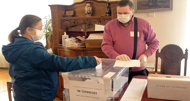 Bulgaristan seçime gitti, Türkiye’de de 35 sandık kuruldu
