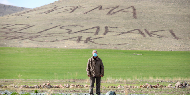 Vatan sevgisini dağlara yazdı