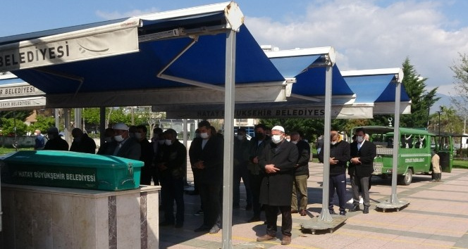 İstanbul’daki evinde ölü bulunan Şükriye toprağa verildi