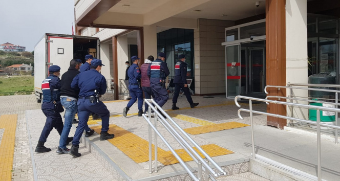 FETÖ üyelerini yurt dışına kaçıran organizatörler, kaçak göçmen operasyonunda yakalandı