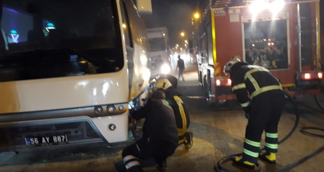 Siirt’te seyir halindeki otobüs alev aldı