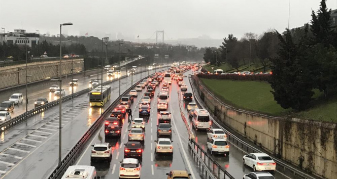 56 saatlik kısıtlama sonrası İstanbul’da trafik yoğunluğu