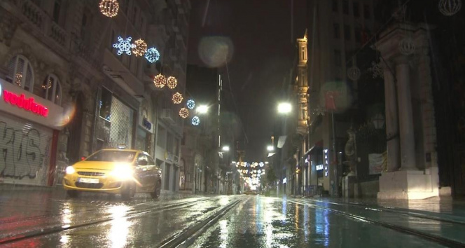 İstanbul&#039;da sağanak yağış etkili oluyor!