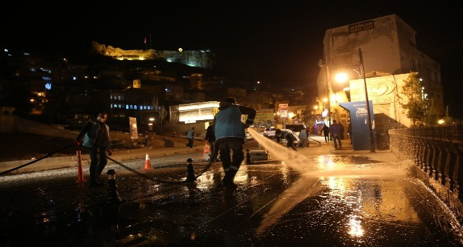 Mardin’de tarihi cadde ve sokaklar dezenfekte edildi