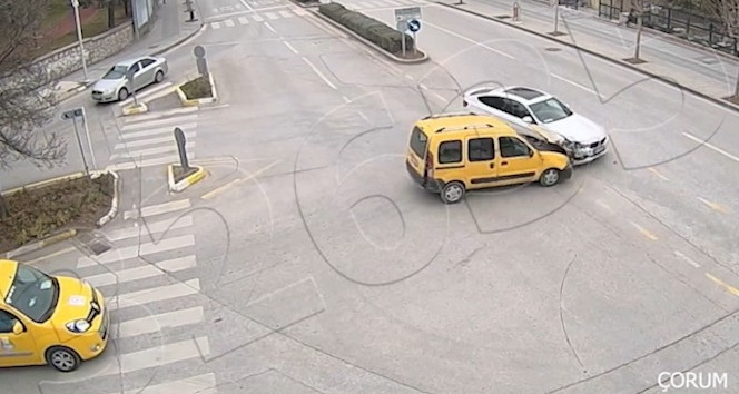 Çankırı, Çorum ve Kırıkkale’deki trafik kazaları KGYS kamerasında