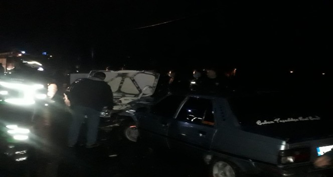 Zonguldak’ta iki araç kafa kafaya çarpıştı: 4 yaralı