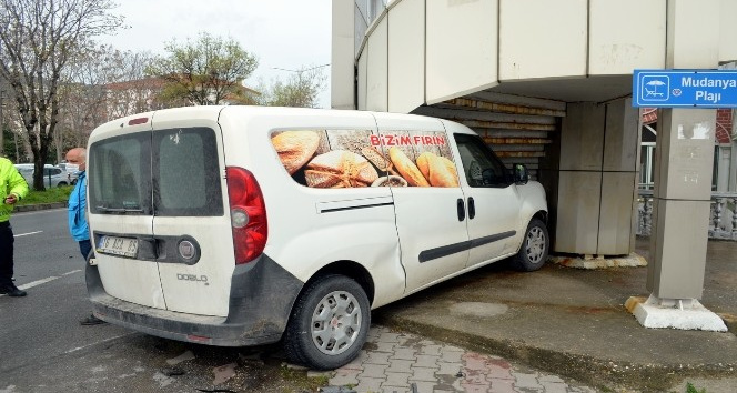 Üst geçidin altına girerek durabildi