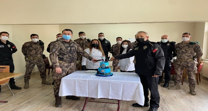 Afyonkarahisar’da polislere pasta sürprizi