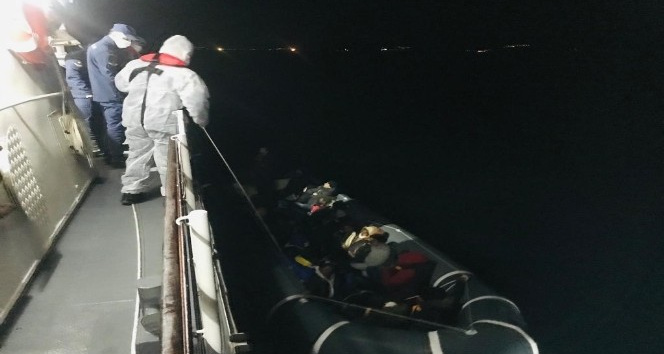 Balıkesir açıklarında 24 düzensiz göçmen kurtarıldı